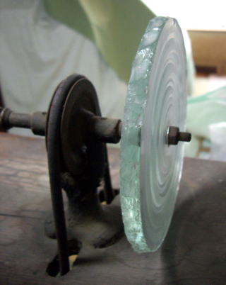 足踏む式加工機